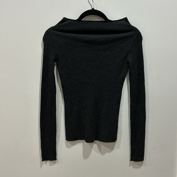 360 Cashmere Dorothy Off Shoulder Cashmere Sweater in  Charcoal Grey - Picture 8 of 8